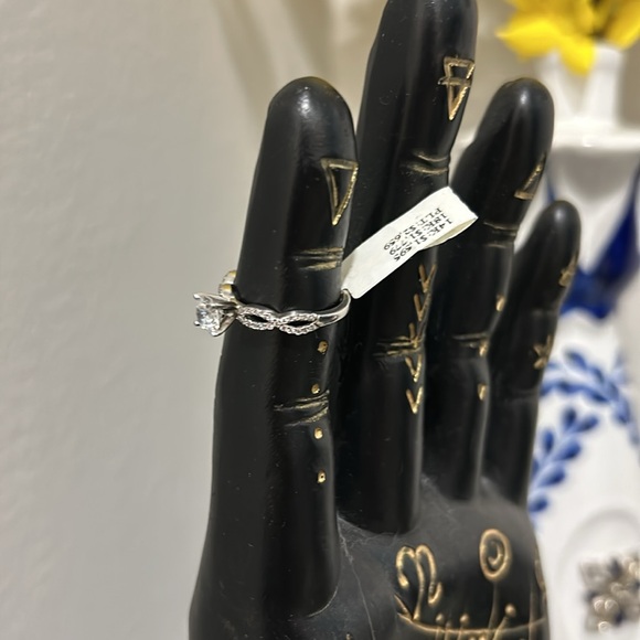 Engagement ring - Picture 5 of 5